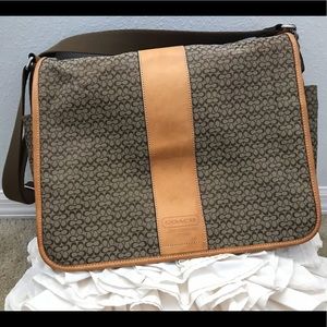 Coach Messenger, great condition, versatile uses!